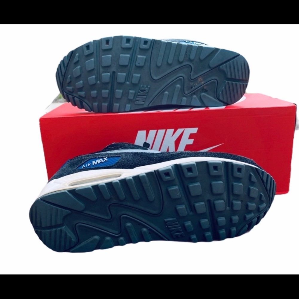 Nike Air Max 90 Essential • 537384-041 • Men's • 8 - Picture 4 of 11